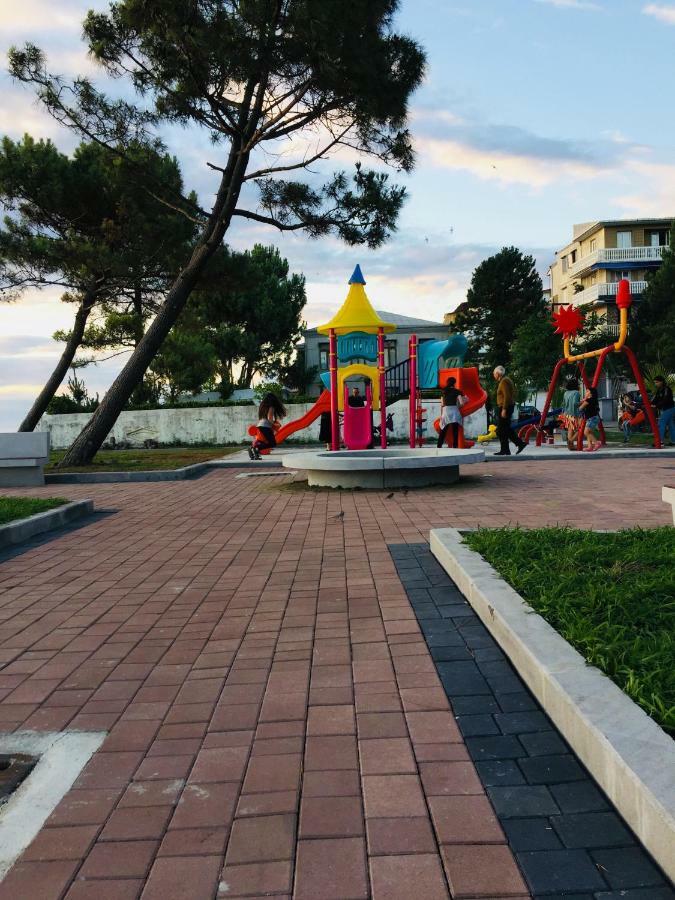 Apartment Near The Sea 1 Kobuleti Bagian luar foto